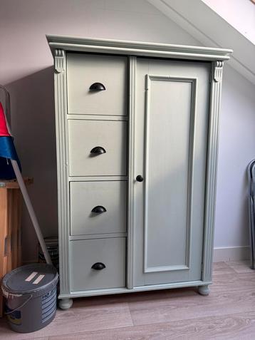 Kast hbd 151x94,5x47 beschikbaar voor biedingen