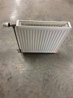 3 nette radiatoren, Doe-het-zelf en Verbouw, Verwarming en Radiatoren, Ophalen, 30 tot 80 cm, Gebruikt, Radiator