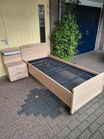 Senioren bed met auping spiraal en nachtkastje, Huis en Inrichting, Slaapkamer | Bedden, Ophalen, Verstelbaar, 90 cm, Eenpersoons