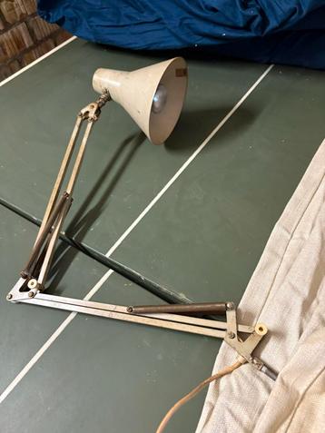 2 identieke vintage bureau of tafel lampen beschikbaar voor biedingen