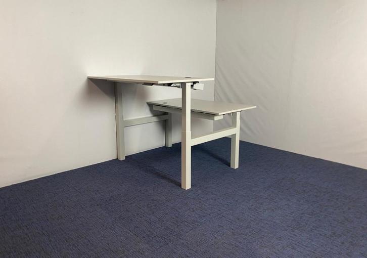 Bench zit/sta bureau Gispen (elektrisch) - 140 x 170 cm., Huis en Inrichting, Bureaus, Gebruikt, Stabureau, Elektrisch, In hoogte verstelbaar