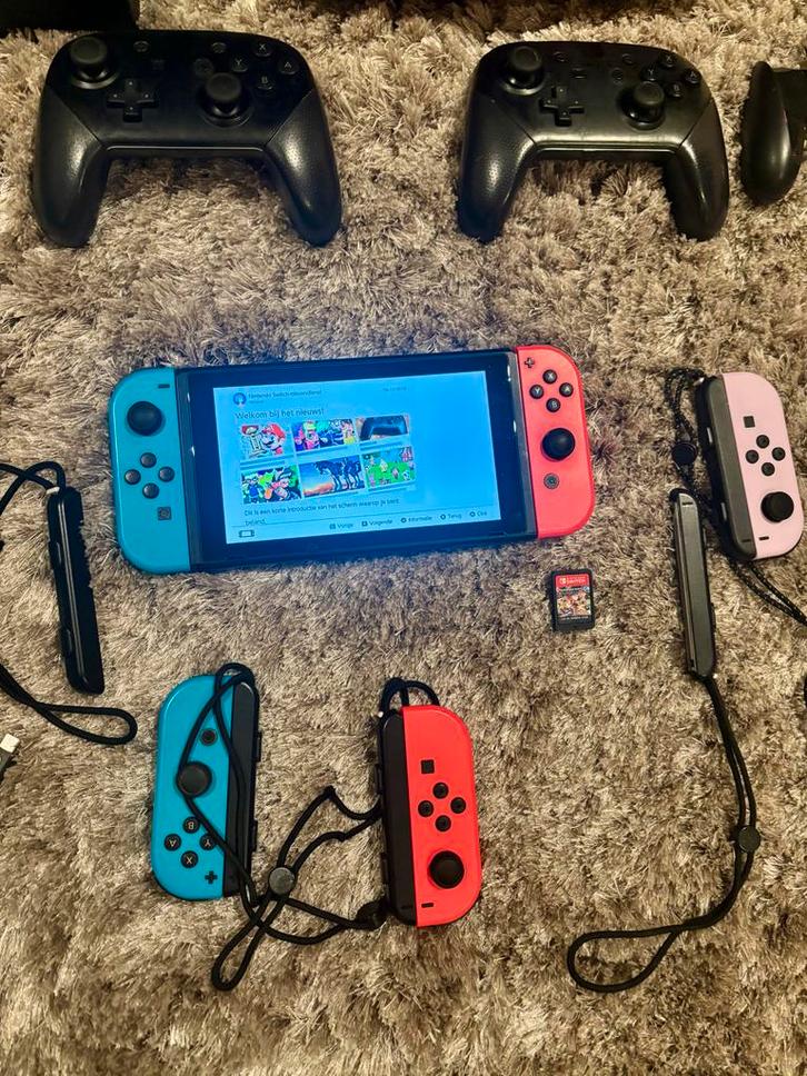 Nintendo Switch Compleet,Pro Controllers,Joy-Cons,Mario Kart, Spelcomputers en Games, Games | Nintendo Switch, Zo goed als nieuw
