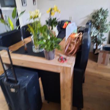 Eetkamer  beschikbaar voor biedingen