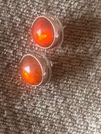 Zilveren oorknoppen met amber steentjes., Ophalen of Verzenden, Zo goed als nieuw, Met edelsteen, Knopjes of Stekers