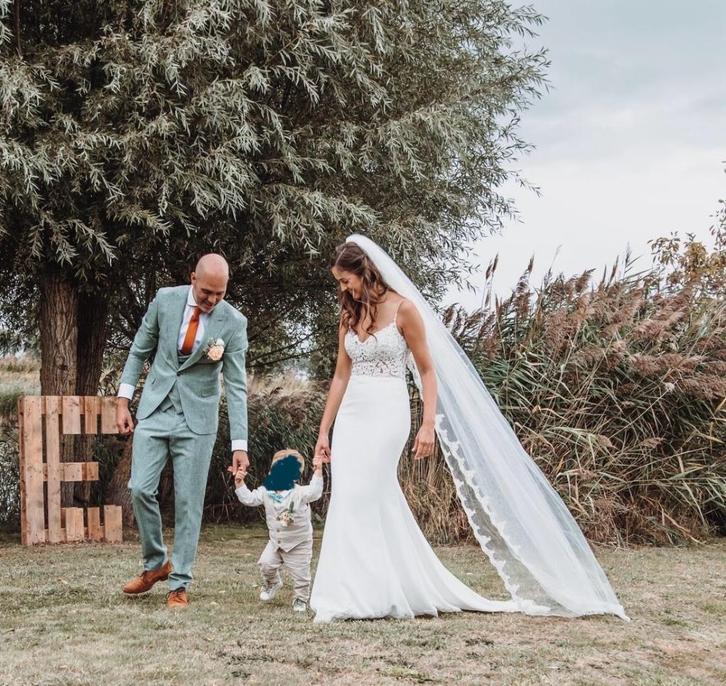 Prachtige Enzoani trouwjurk maat s inclusief sluier, Kleding | Dames, Trouwkleding en Trouwaccessoires, Zo goed als nieuw, Trouwjurk