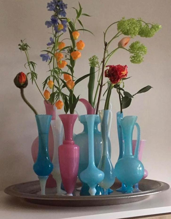 Opaline Vaasjes,origineel melkglas, verzameling 20 stuks, Huis en Inrichting, Woonaccessoires | Vazen, Zo goed als nieuw, Overige kleuren