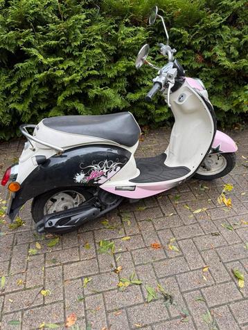 Te koop  Sym Mio Bromscooter beschikbaar voor biedingen