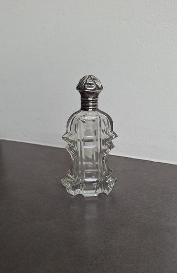 *Antiek parfumflesje zilver/ glas beschikbaar voor biedingen