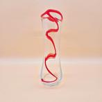 Glazen vaas met rode decoratie, Huis en Inrichting, Woonaccessoires | Vazen, Ophalen of Verzenden, Minder dan 50 cm, Rood, Glas