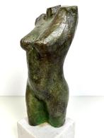 Brons vrouwen torso op marmeren voet van  Marianne Frijling, Ophalen of Verzenden