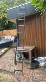 Zwarte ijzeren trap 3 meter lang, Doe-het-zelf en Verbouw, Ladders en Trappen, Ophalen, Zo goed als nieuw, Ladder, 2 tot 4 meter