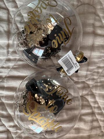 2 Riviera Maison grote kerstballen beschikbaar voor biedingen