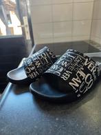 Versace Slippers Maat 42 - Nieuwstaat, Kleding | Heren, Schoenen, Slippers, Zwart, Nieuw, Ophalen of Verzenden