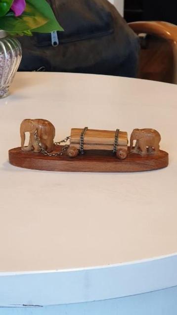 aanbieding 2 kleine olifanten op een plankje 15,5 / 4,5 cm