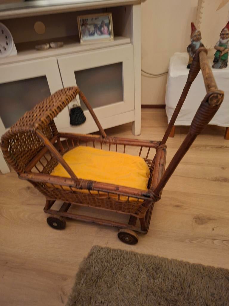 Vintage rieten poppenwagen, Ophalen, Zo goed als nieuw, Overige typen