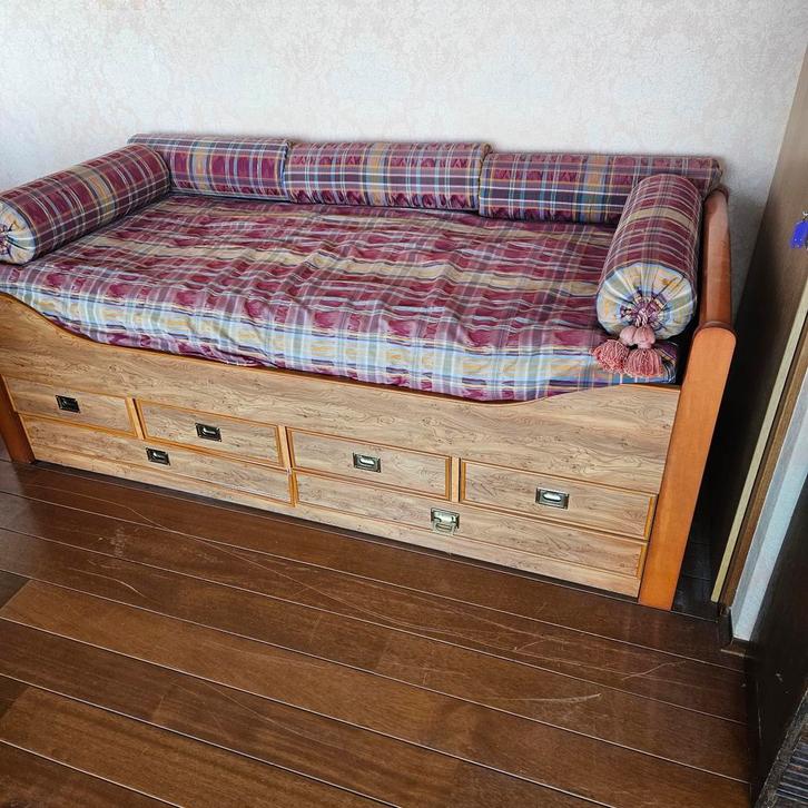 Eenpersoonsbed met lades, Huis en Inrichting, Slaapkamer | Bedden, Gebruikt, Eenpersoons, 90 cm, 200 cm, Hout, Bruin, Ophalen