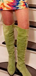 Groene suède overknee laarzen mt.38, Kleding | Dames, Hoge laarzen, Ophalen of Verzenden, Gedragen, Groen
