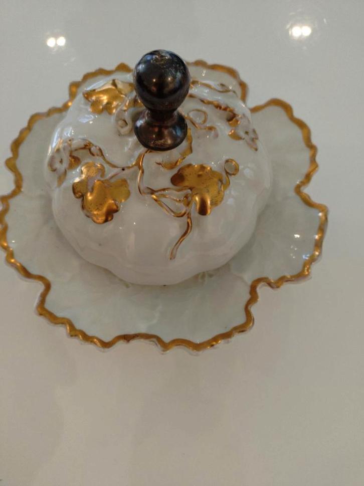 Antieke Porseleinen Bonbonnière met Gouden Details, Antiek en Kunst, Antiek | Keramiek en Aardewerk, Ophalen of Verzenden
