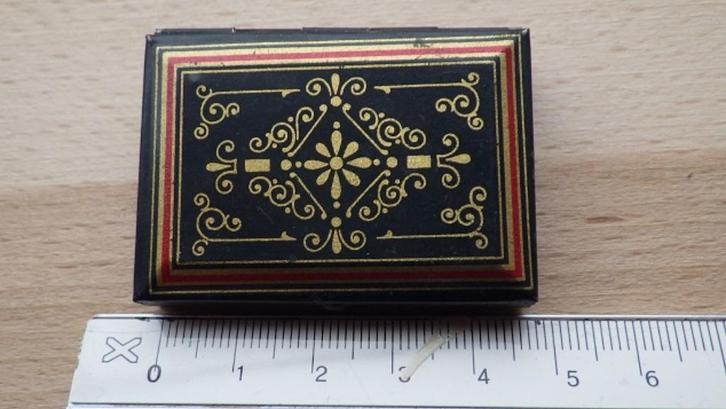 Poppenhuis: Vintage Metalen Blikje, Verzamelen, Poppenhuizen en Toebehoren, Gebruikt, Poppenhuis, Ophalen of Verzenden