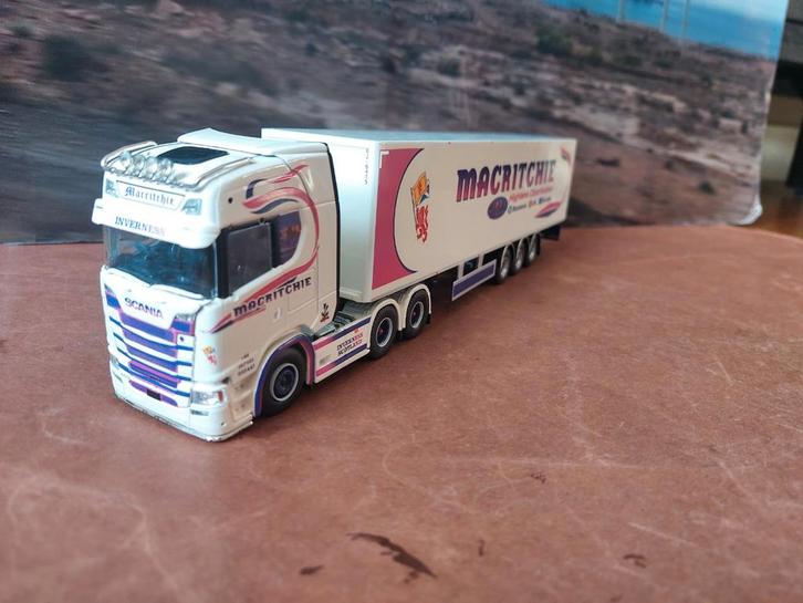 Tekno Scania NG met gesloten oplegger van Macritchie., Hobby en Vrije tijd, Modelauto's | 1:50, Zo goed als nieuw, Bus of Vrachtwagen