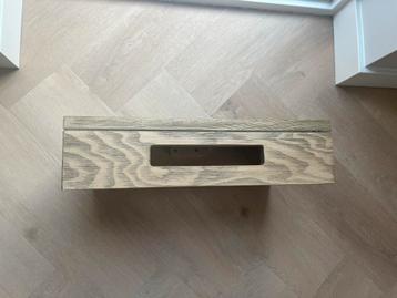 Nieuw toiletfontein plankje beschikbaar voor biedingen