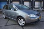 Volkswagen Touran 1.6 Business, Auto's, Volkswagen, Zwart, Origineel Nederlands, Bedrijf, Handgeschakeld