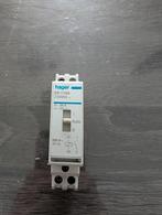 Hager magneetschakelaar 230V 25A 2 maak en 0 verbreek, Hobby en Vrije tijd, Elektronica-componenten, Ophalen of Verzenden, Zo goed als nieuw