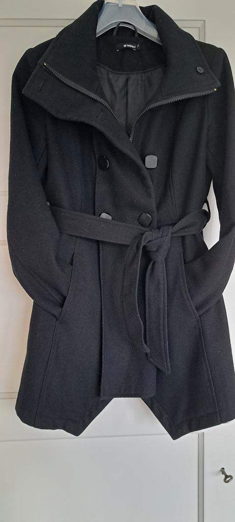 Zwarte jas met riem - Maat S, Kleding | Dames, Jassen | Winter, Gedragen, Maat 36 (S), Zwart, Ophalen of Verzenden