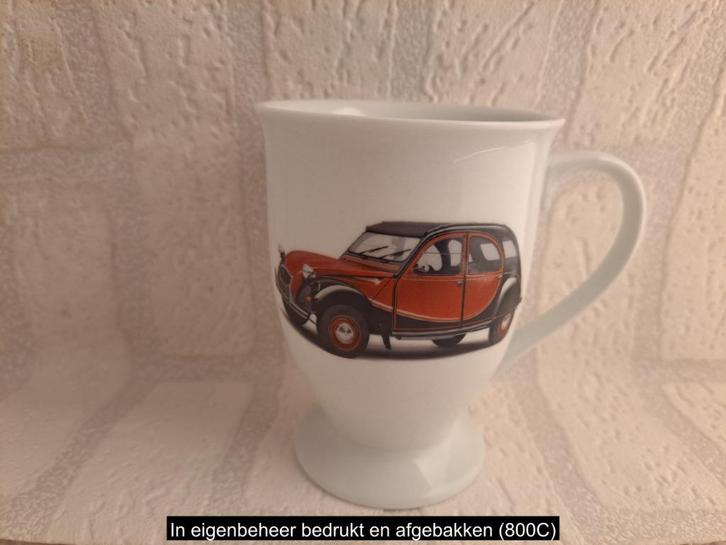 Drinkbeker van porselein met Citroen 2CV 6 Charleston, Antiek en Kunst, Antiek | Porselein, Ophalen of Verzenden