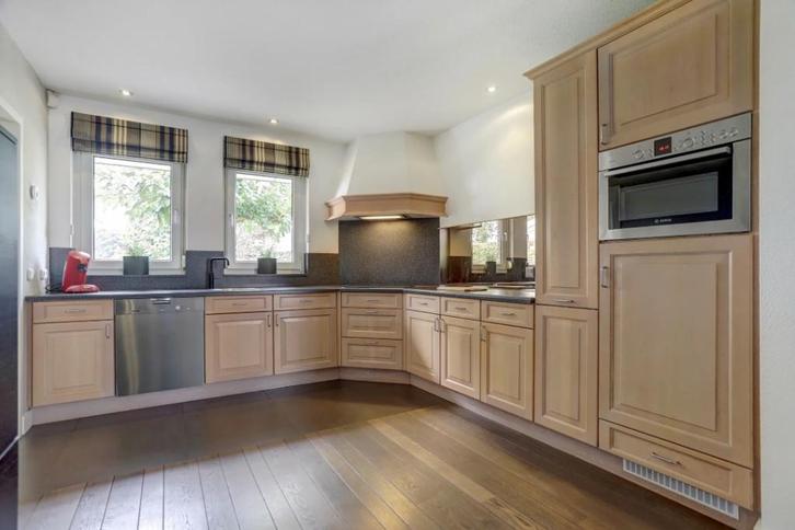 eikenhouten keuken 319 x 330 met inductie, per december, Huis en Inrichting, Keuken | Complete keukens, Gebruikt, Hoekkeuken, Bruin