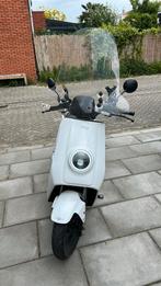 Niu electric scooter, Fietsen en Brommers, Snorfietsen en Snorscooters, Overige merken, Elektrisch, Ophalen of Verzenden, Zo goed als nieuw