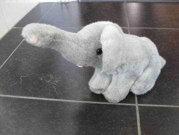 Olifant knuffel grijs   beschikbaar voor biedingen