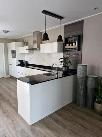 Complete keuken met AEG apparatuur en granieten blad beschikbaar voor biedingen