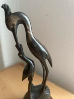 Hoorn Beeldje Voederende Kraanvogel - 18cm, Antiek en Kunst, Kunst | Beelden en Houtsnijwerken, Ophalen of Verzenden