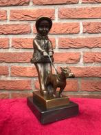 schattig bronzen beeld, meisje met haar hondje, Ophalen of Verzenden