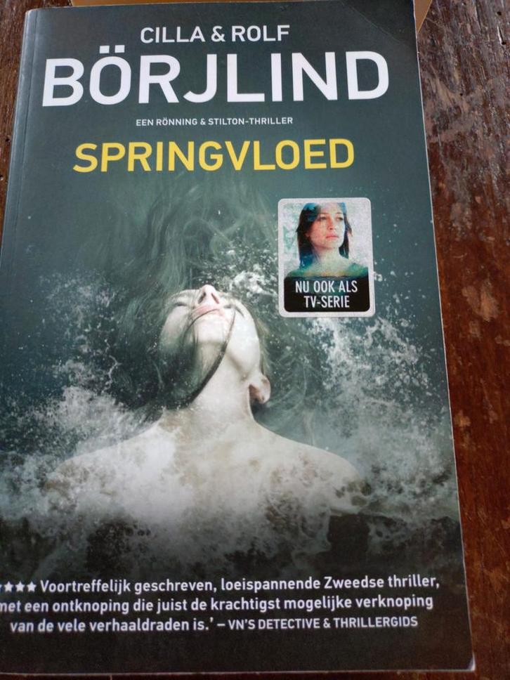 Springvloed - Cilla & Rolf Börjlind, Boeken, Detectives, Zo goed als nieuw, Tv-bewerking, Ophalen of Verzenden