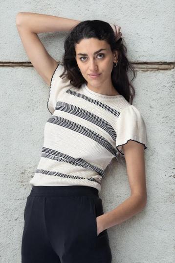 Gebreide witte trui top short met strepen Sissy Boy beschikbaar voor biedingen