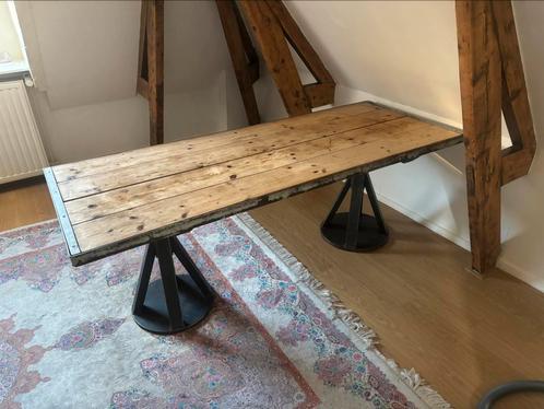 Robuuste tafel met  in hoogte verstelbare metalen poten, Huis en Inrichting, Tafels | Eettafels, Gebruikt, 50 tot 100 cm, 200 cm of meer