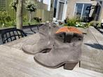 Catarina Martins cowboy boots laarzen grijs suede 38,5, Kleding | Dames, Schoenen, Lage of Enkellaarzen, Grijs, Ophalen of Verzenden