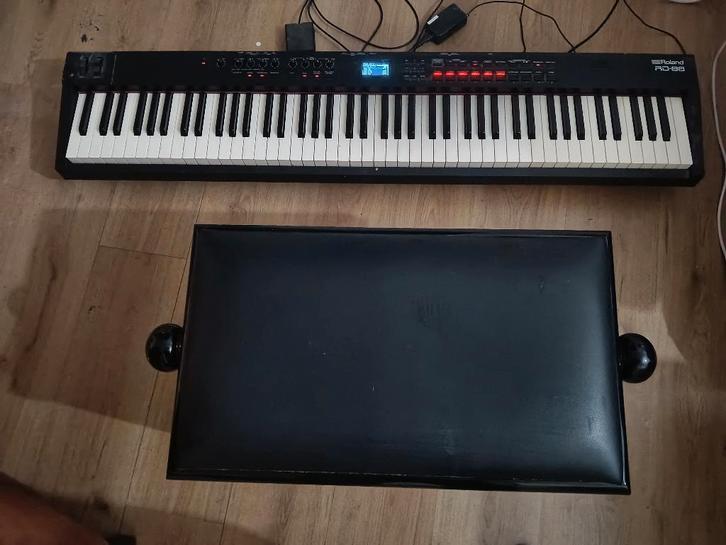 Roland RD88, Muziek en Instrumenten, Synthesizers, Gebruikt, 88 toetsen, Roland, Met midi-aansluiting, Met standaard, Ophalen