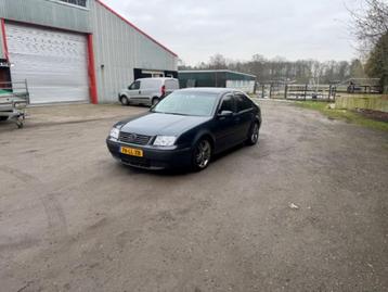 Volkswagen Bora 1.6 77KW 2003 Blauw beschikbaar voor biedingen