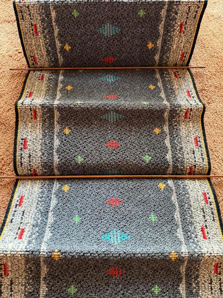 Tijdloze Wollen Traploper + 15 Koperen Roedes - als nieuw, Huis en Inrichting, Stoffering | Tapijten en Kleden, Zo goed als nieuw