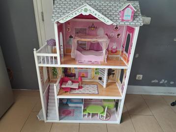 Poppenhuis beschikbaar voor biedingen