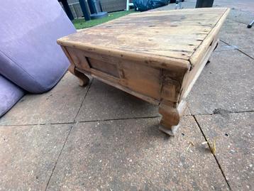 Houten Salontafel met Poten beschikbaar voor biedingen