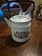 Mooie geëmailleerde koffiepot / schenkkan met rozen, Ophalen of Verzenden