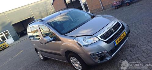Peugeot Partner 1.2 i 110pk navi airco (bj 2017), Auto diversen, Schadeauto's, Handgeschakeld, Benzine, Overige carrosserieën