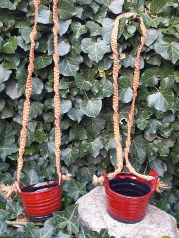 Vintage hang bloempot rood 2 stuks / hangbloempot beschikbaar voor biedingen