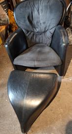 Leolux Excalibur fauteuil + hocker – Zwart leder & Alcantara, Ophalen, Gebruikt, Stof