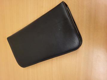 Etui met kam, schaar etc.in etui.  beschikbaar voor biedingen