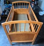 Houten kinderbedje kinder bedje 75bx94hx133L, Ophalen, Zo goed als nieuw, Ledikant